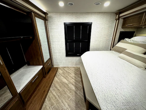 2025 Entegra Accolade 37M RV Photo 4