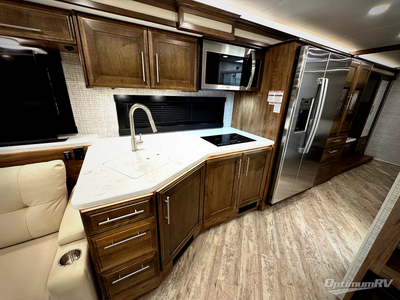 2025 Entegra Accolade 37M Photo 6