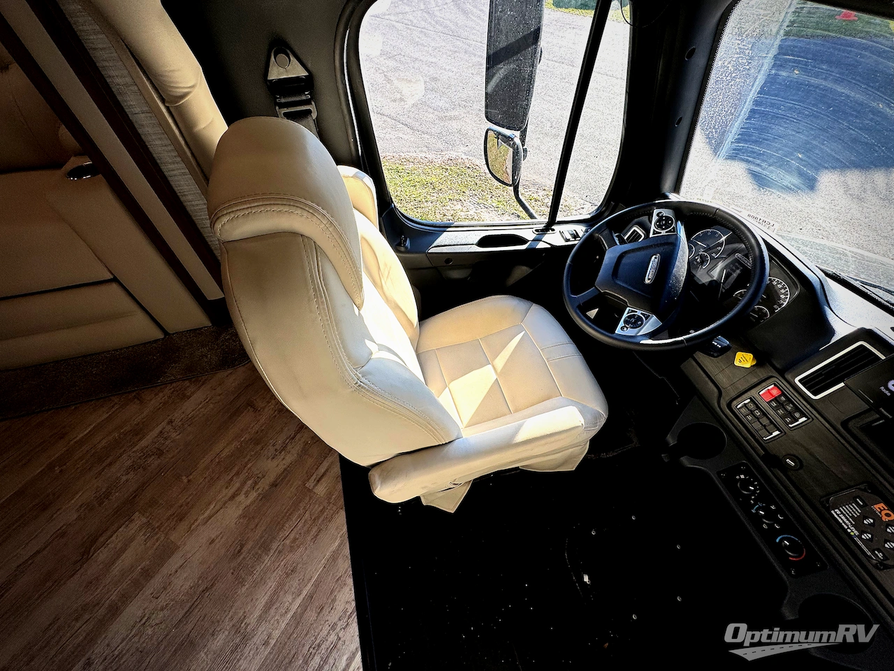 2025 Entegra Accolade 37M Photo 7