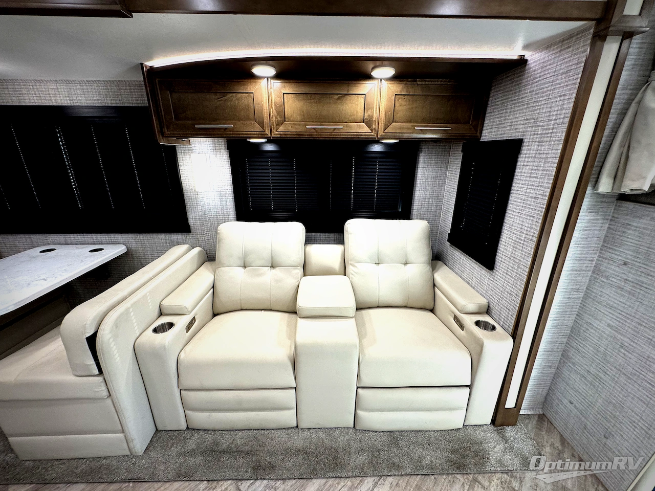 2025 Entegra Accolade 37M Photo 14