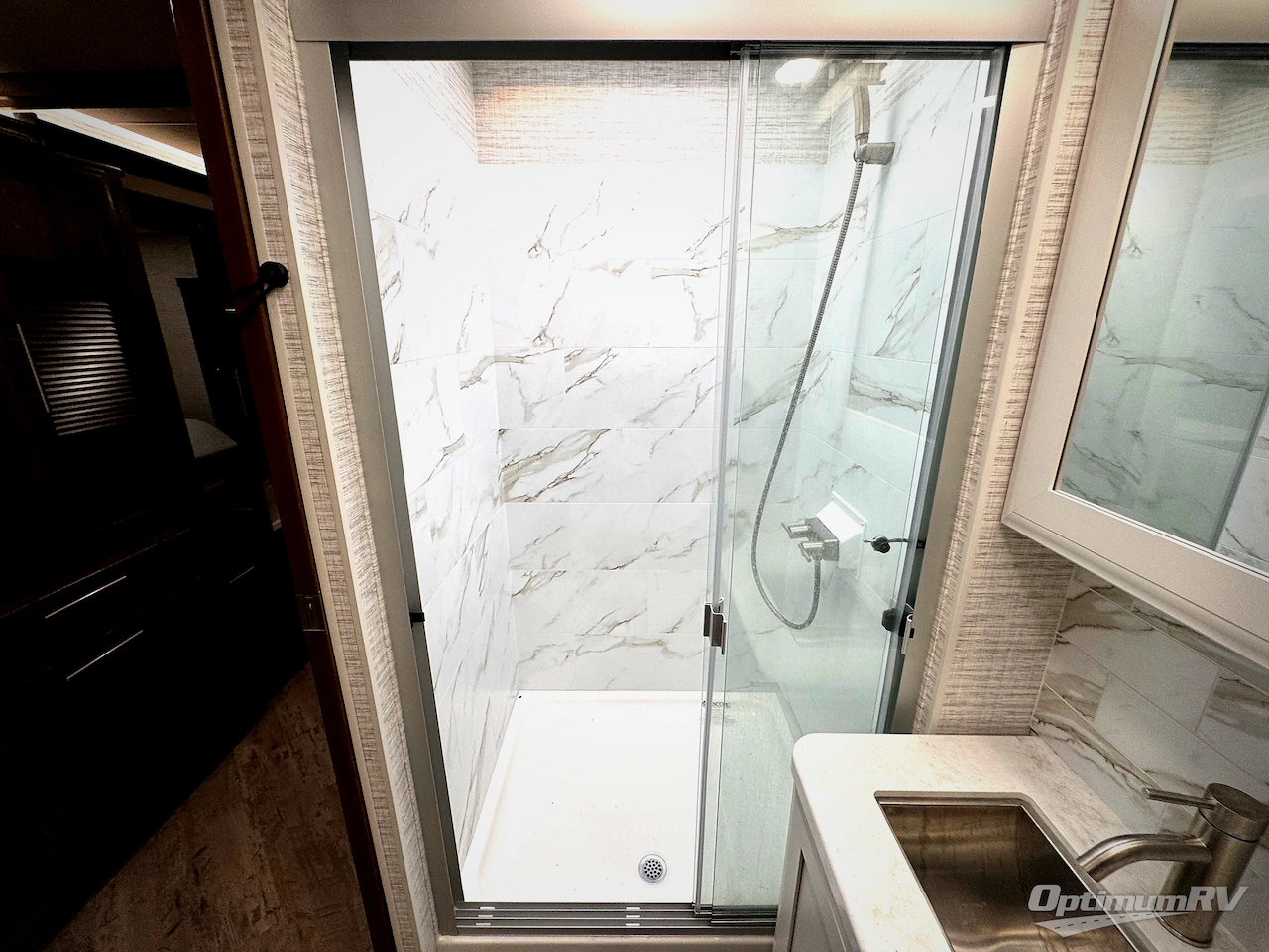 2025 Entegra Accolade 37M Photo 19