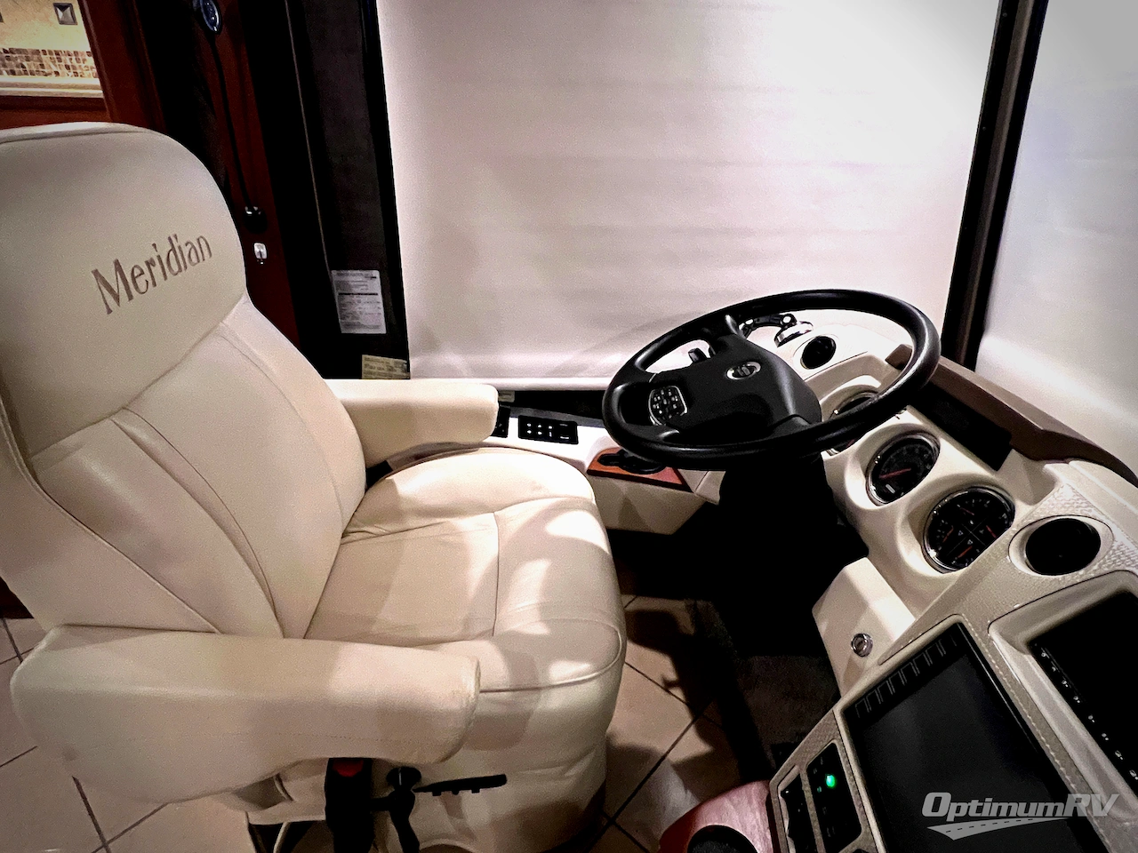 2015 Itasca Meridian 40R Photo 5