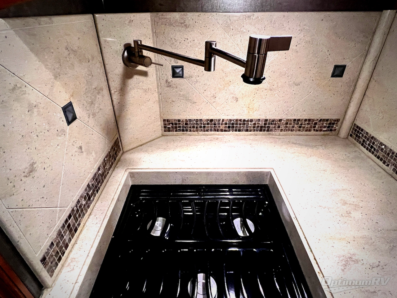 2015 Itasca Meridian 40R Photo 21