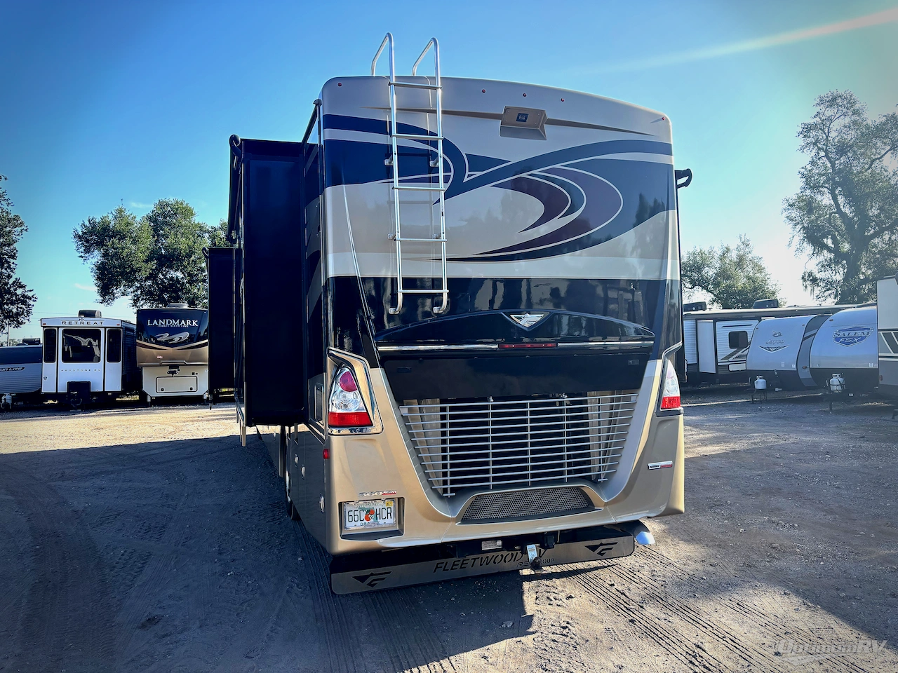 2017 Fleetwood Discovery 39F Photo 3