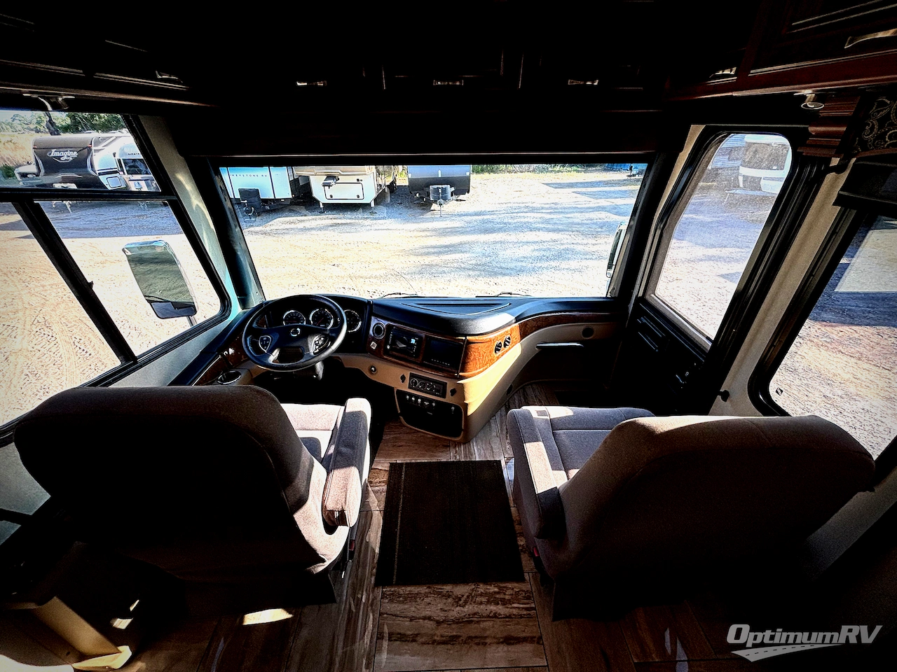 2017 Fleetwood Discovery 39F Photo 7