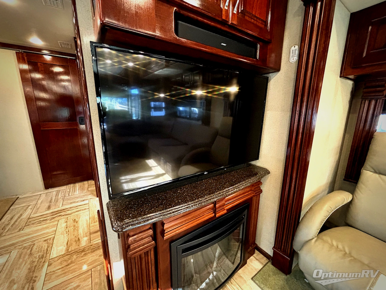 2017 Fleetwood Discovery 39F Photo 11