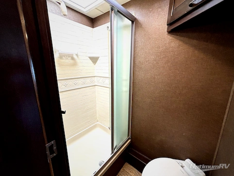 2018 Thor Hurricane 34P RV Photo 3