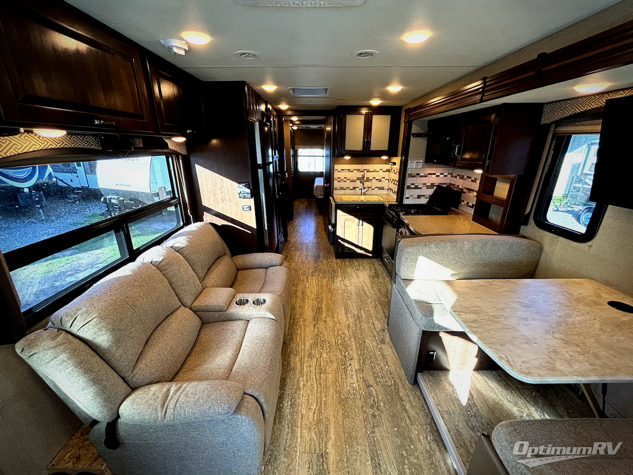 2018 Thor Hurricane 34P Photo 4