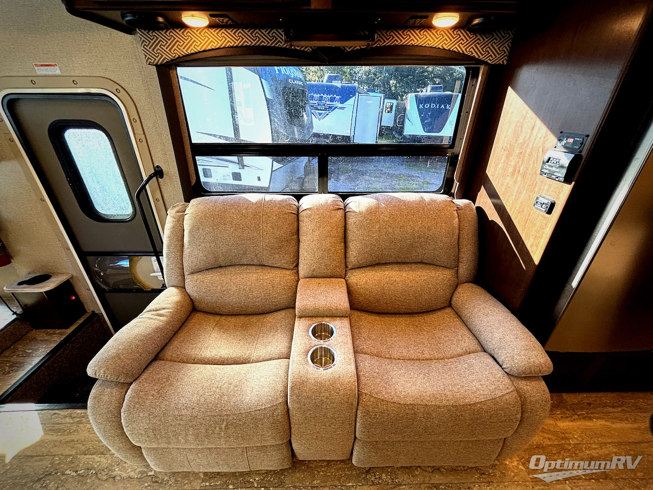 2018 Thor Hurricane 34P Photo 22