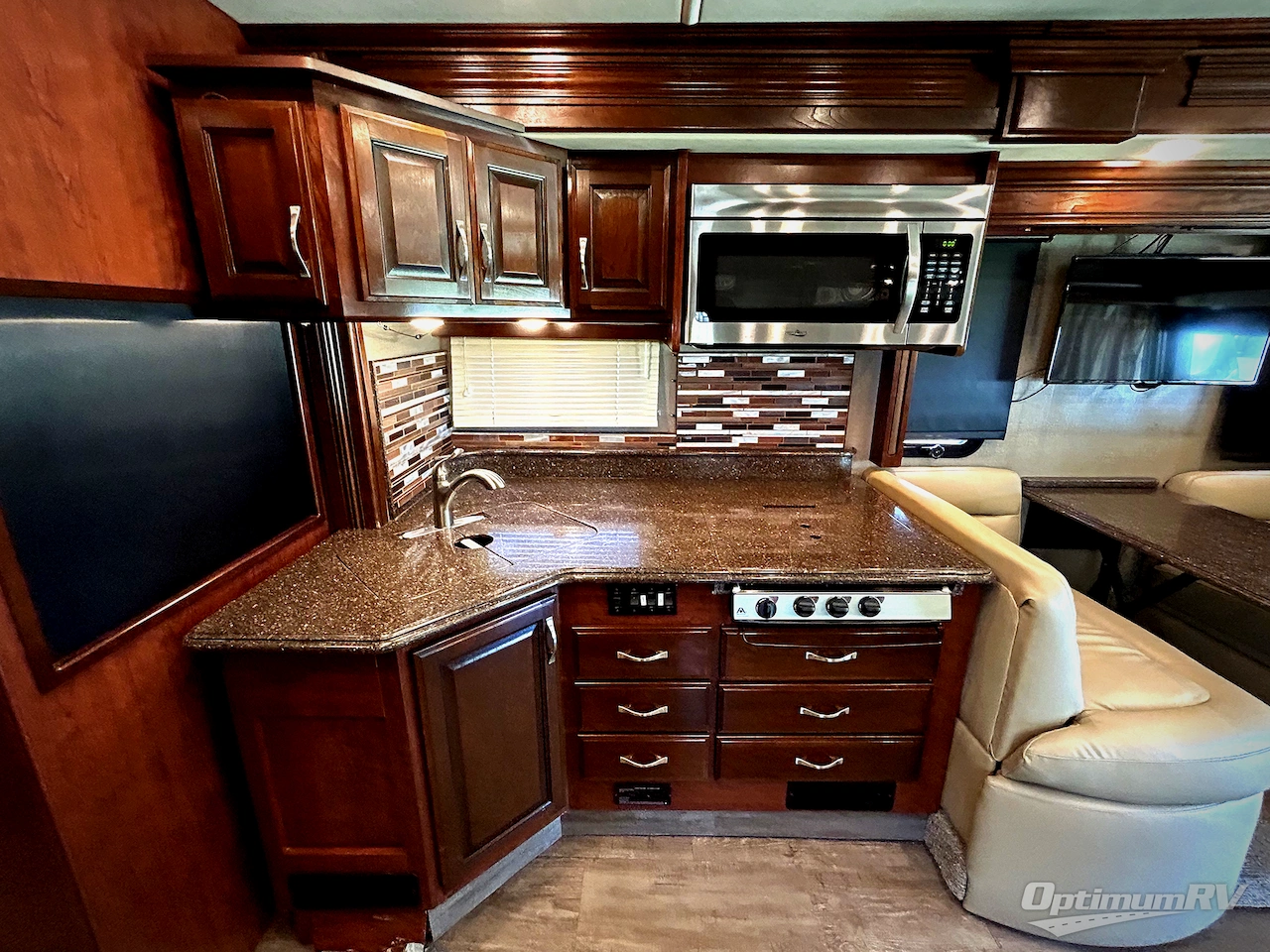 2018 Fleetwood Pace Arrow 35E Photo 6
