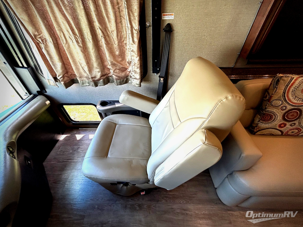 2018 Fleetwood Pace Arrow 35E Photo 9