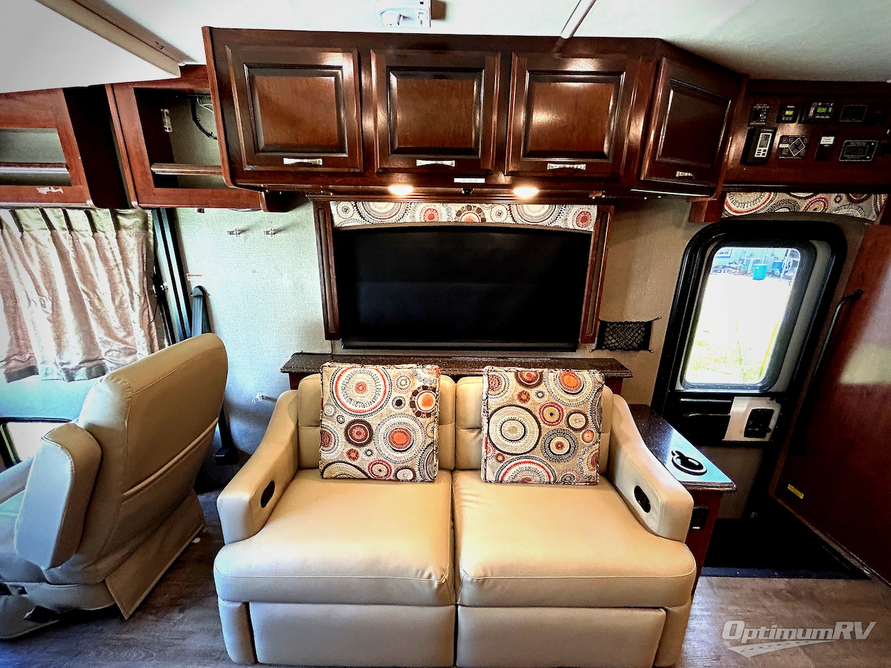 2018 Fleetwood Pace Arrow 35E Photo 10