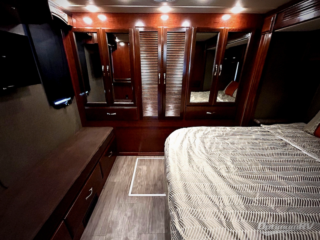2018 Fleetwood Pace Arrow 35E Photo 22