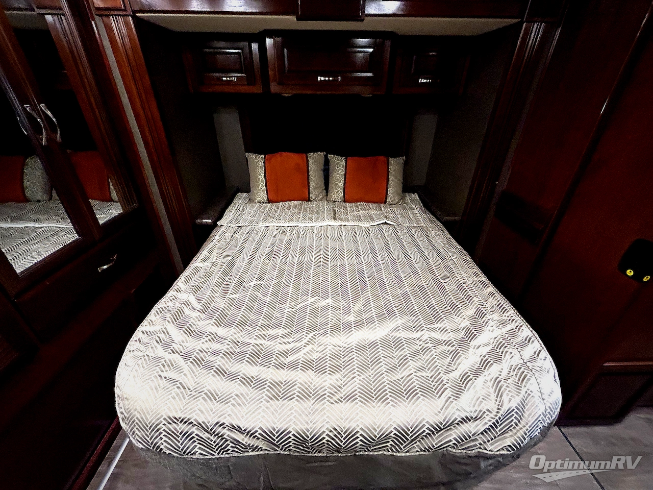 2018 Fleetwood Pace Arrow 35E Photo 23