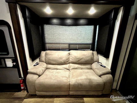 2020 Dutchmen Triton 3531 RV Photo 4