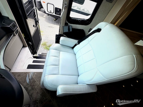 2021 Newmar New Aire 3543 RV Photo 2