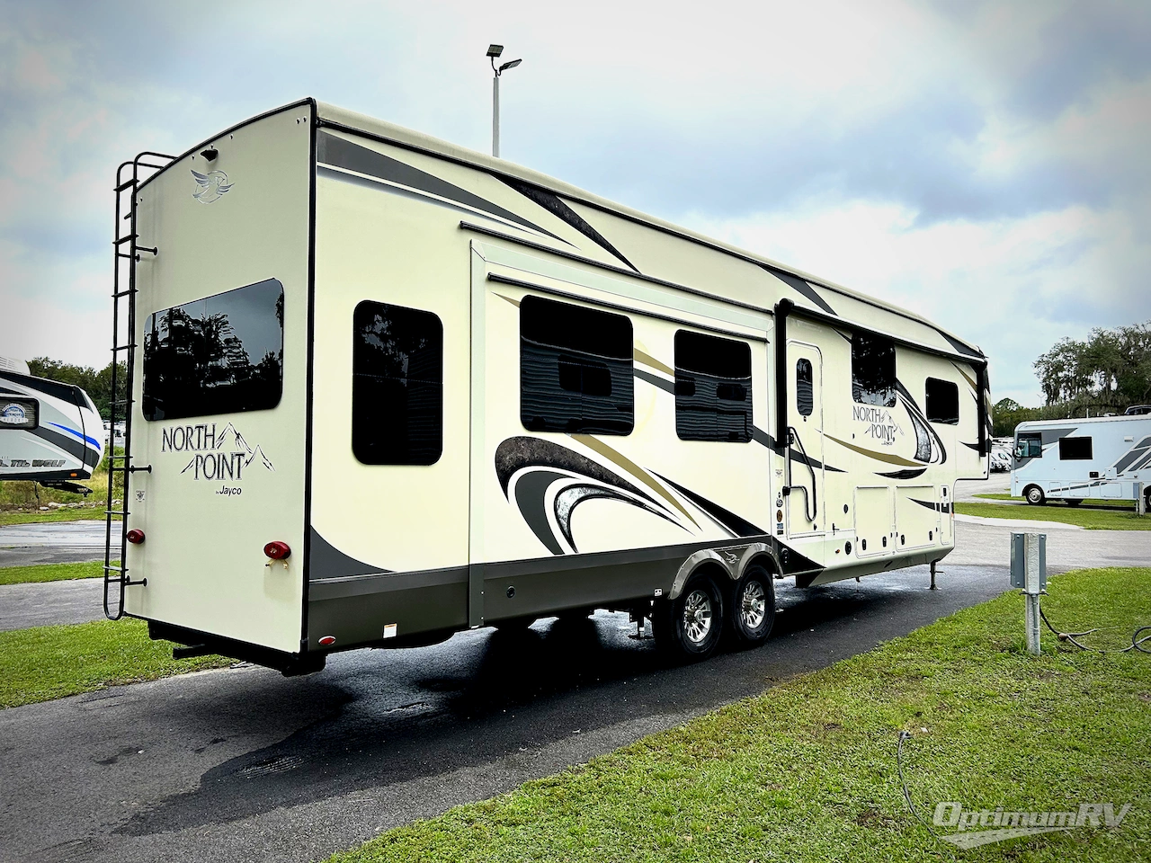 2019 Jayco North Point 381DLQS Photo 2