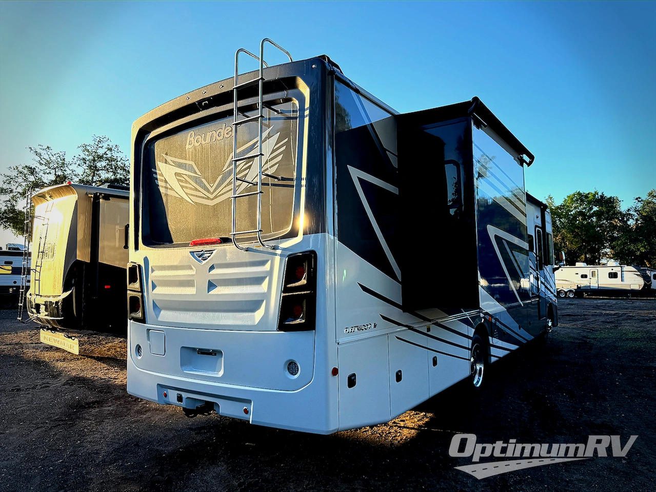 2025 Fleetwood Bounder 36F Photo 3
