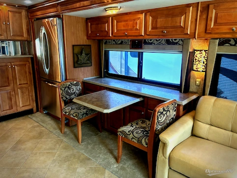 2010 Tiffin Phaeton 40QTH RV Photo 2