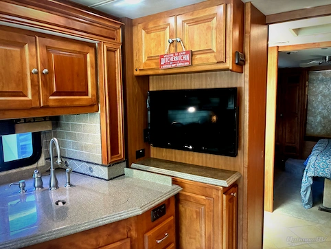 2010 Tiffin Phaeton 40QTH RV Photo 3