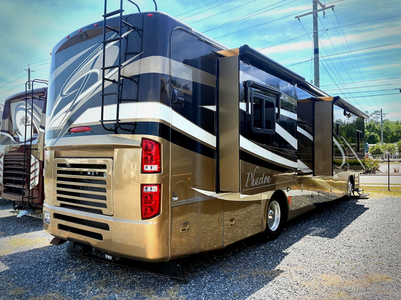 2010 Tiffin Phaeton 40QTH Photo 2