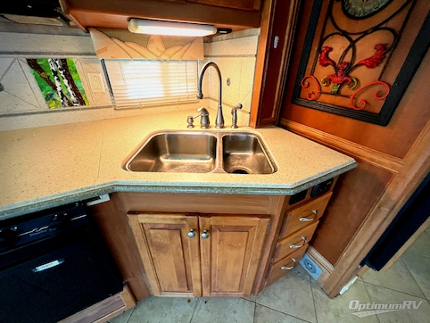 2008 Tiffin Phaeton 36 QSH RV Photo 3