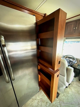 2010 Winnebago Tour 40BD RV Photo 4