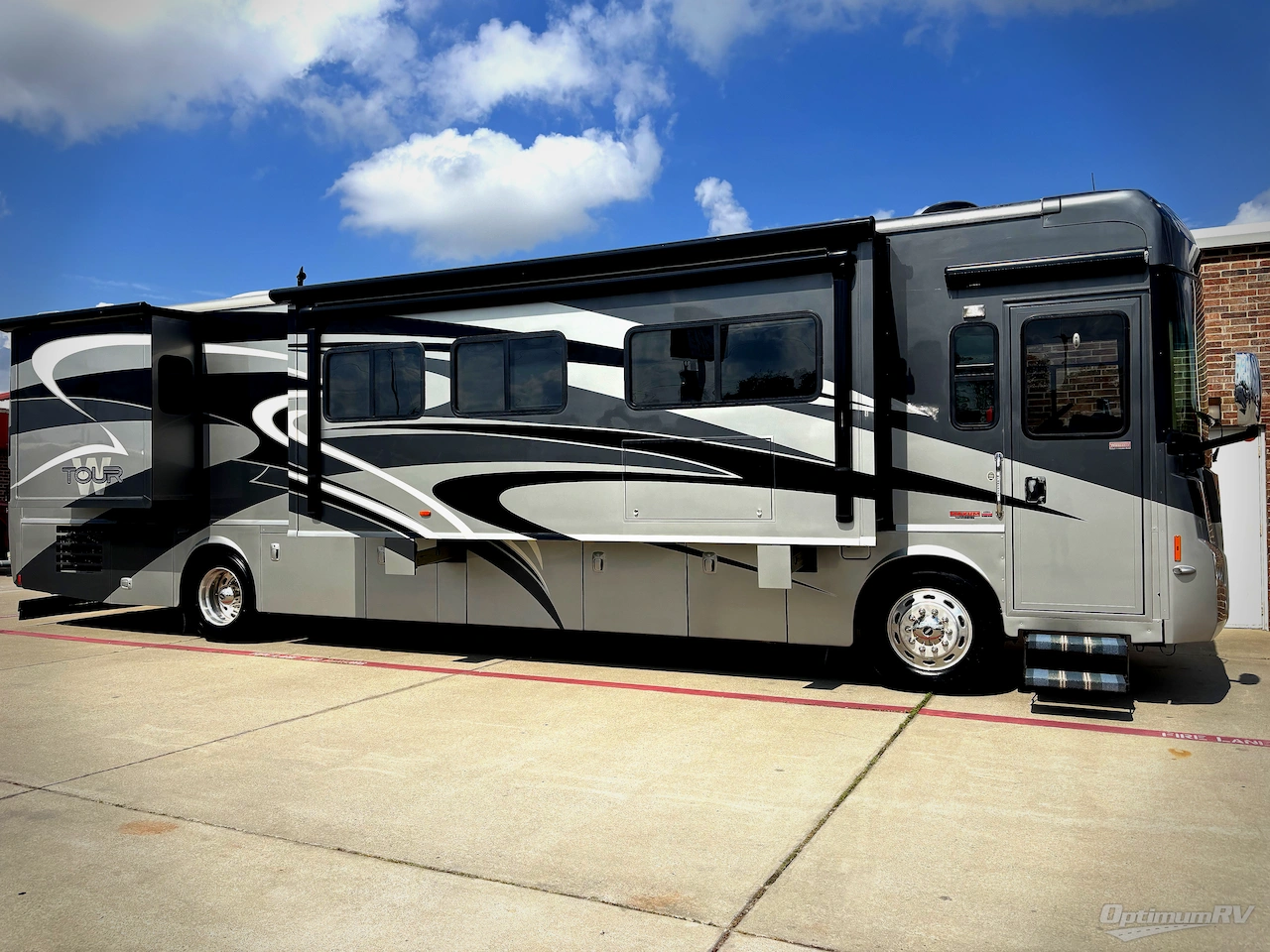 2010 Winnebago Tour 40BD Photo 1