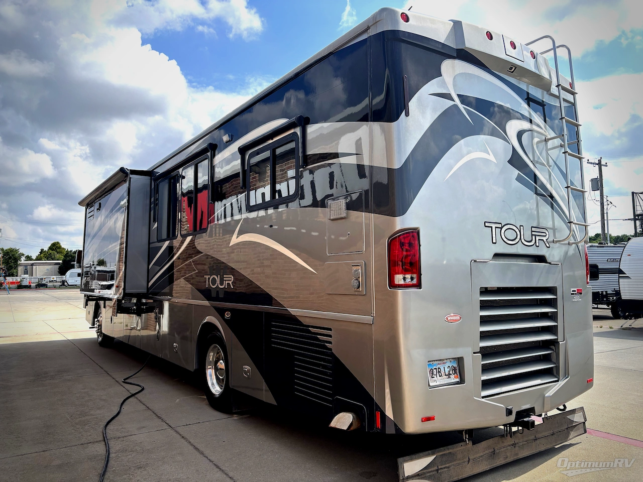 2010 Winnebago Tour 40BD Photo 3