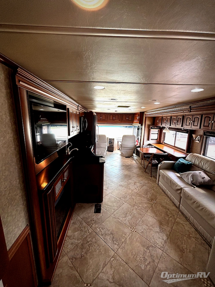 2010 Winnebago Tour 40BD Photo 5