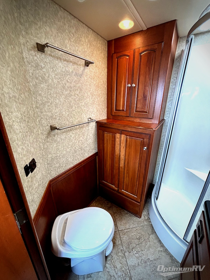 2010 Winnebago Tour 40BD Photo 12