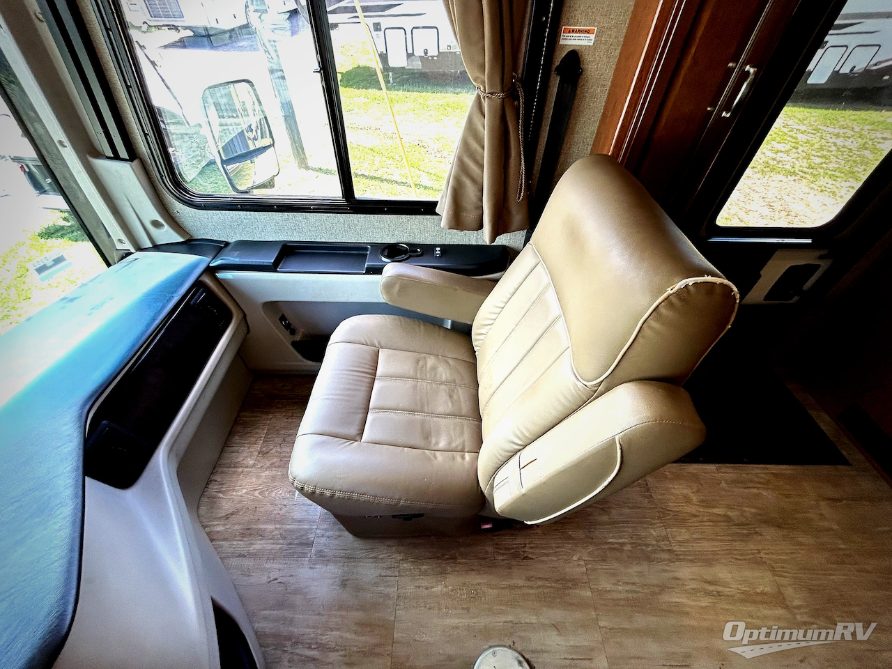 2018 Holiday Rambler Navigator XE 36U Photo 9