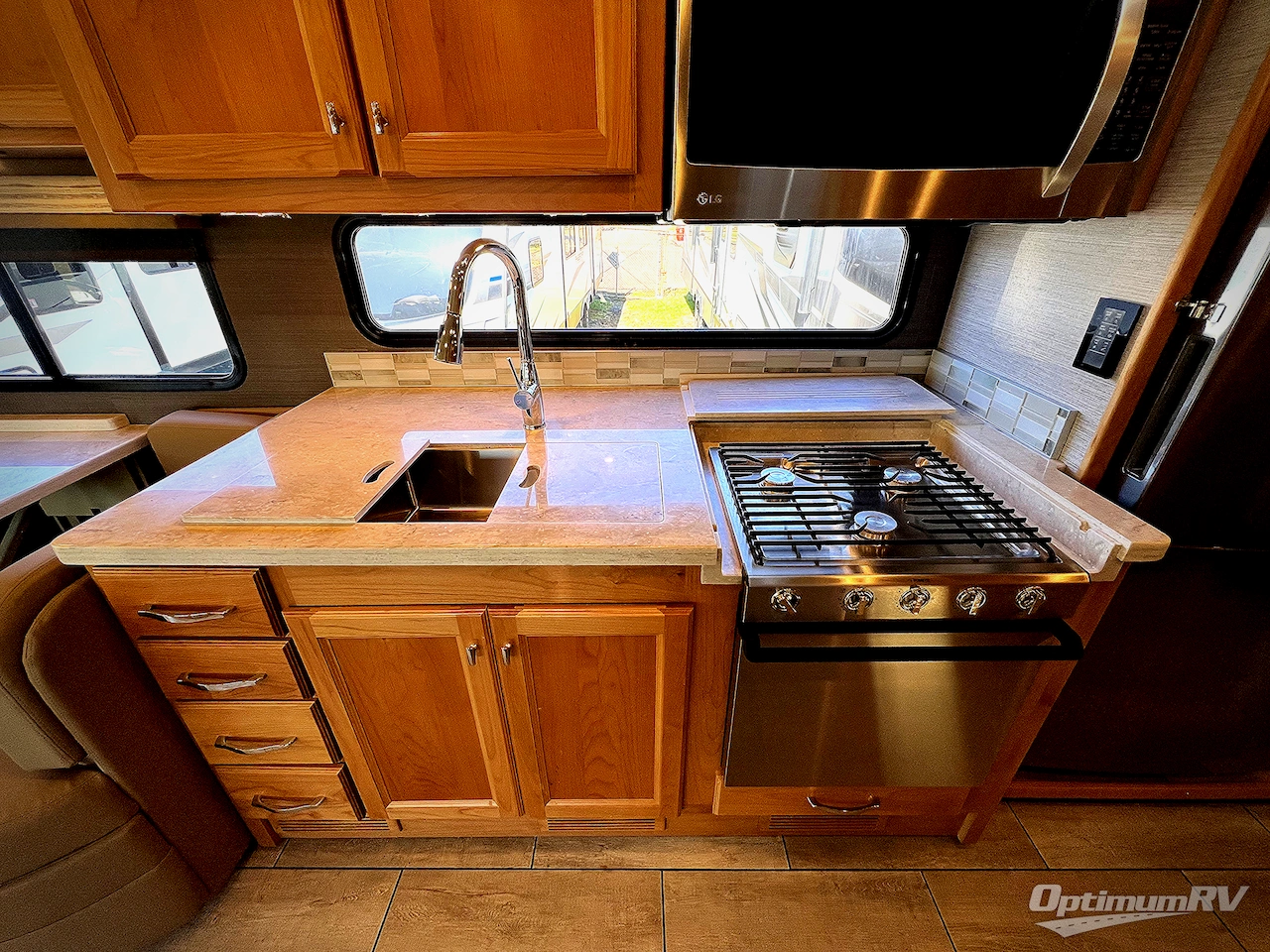 2022 Tiffin Allegro RED 340 33 AL Photo 13