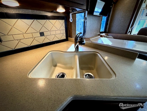 2014 Thor Palazzo 33 2 RV Photo 3