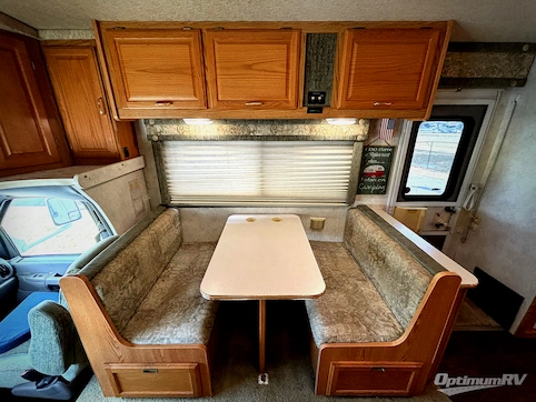 2002 Winnebago Minnie Winnie 329B RV Photo 4