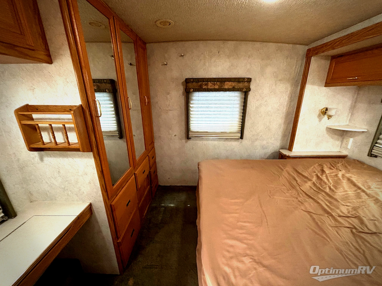 2002 Winnebago Minnie Winnie 329B Photo 17