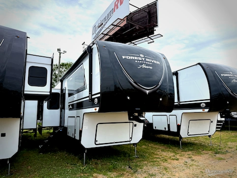 New 2025 East To West Ahara 390DS Featured Photo